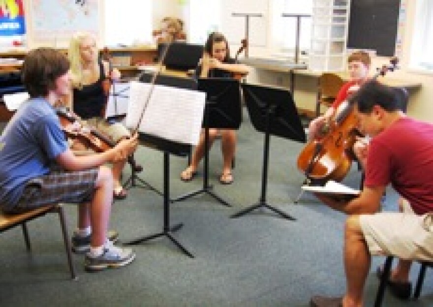 Students listen to feedback from Kansas City String Quartet Program faculty member Chung-Hoon Peter Chun