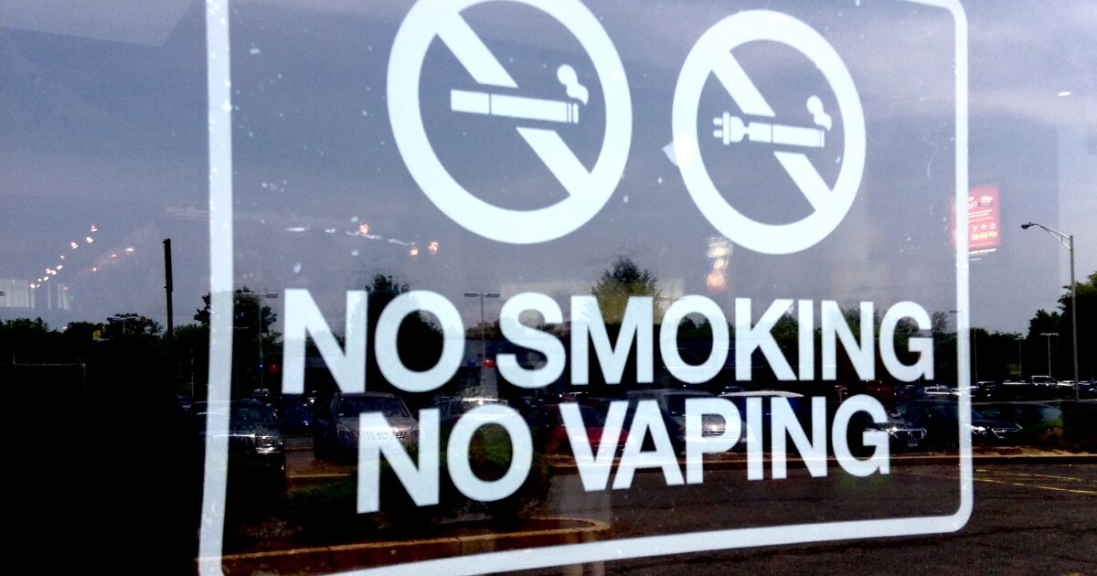 New Illinois law prohibits e-cigarette use in public places