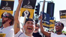 SAG-AFTRA members and supporters chant outside Paramount Studios on day 118 of their strike against the Hollywood studios on Nov. 8, 2023 in Los Angeles, California. (Mario Tama/Getty Images)