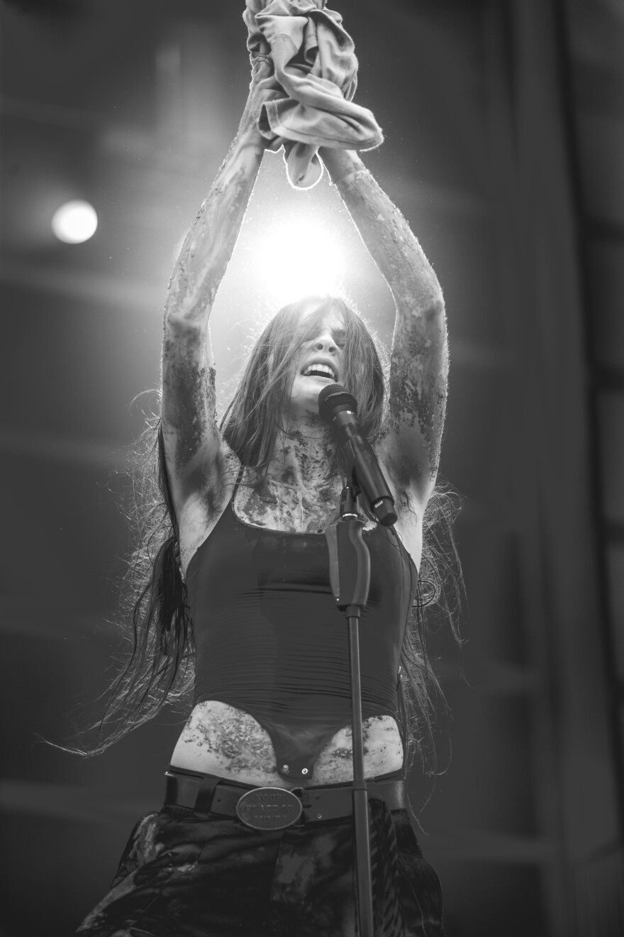 Sofia Isella performing live