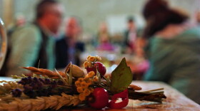 The holiday season is traditionally a time to strengthen the bonds between family members. But for many, those ties have been cut because they are estranged from their loved ones. (Tiluria/Pixabay)