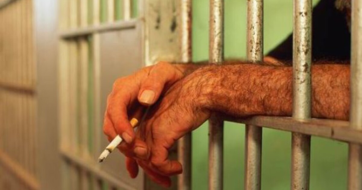 can prisoners smoke cigarettes in jail Report: Florida Prisons Either Need To Fully Ban Tobacco Or Allow Everyone  To Have It