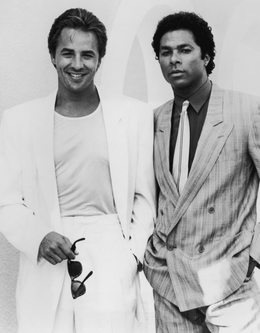 Undercover detectives Tubbs (Philip Michael Thomas) and Crockett (Don Johnson) in the TV detective series <em>Miami Vice</em>, circa 1988.