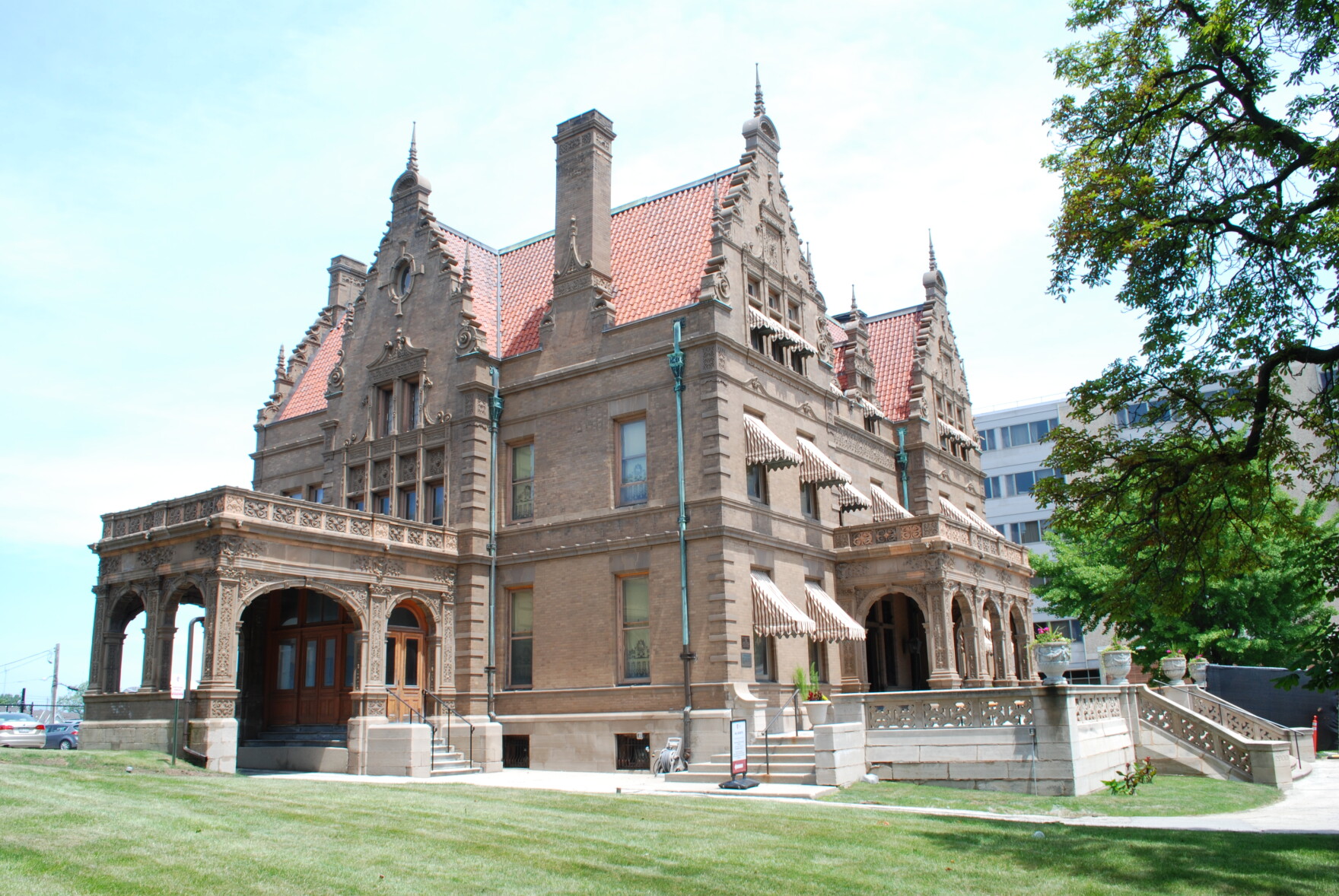 Milwaukee's shops and homes have been shaped by 300 years of ...