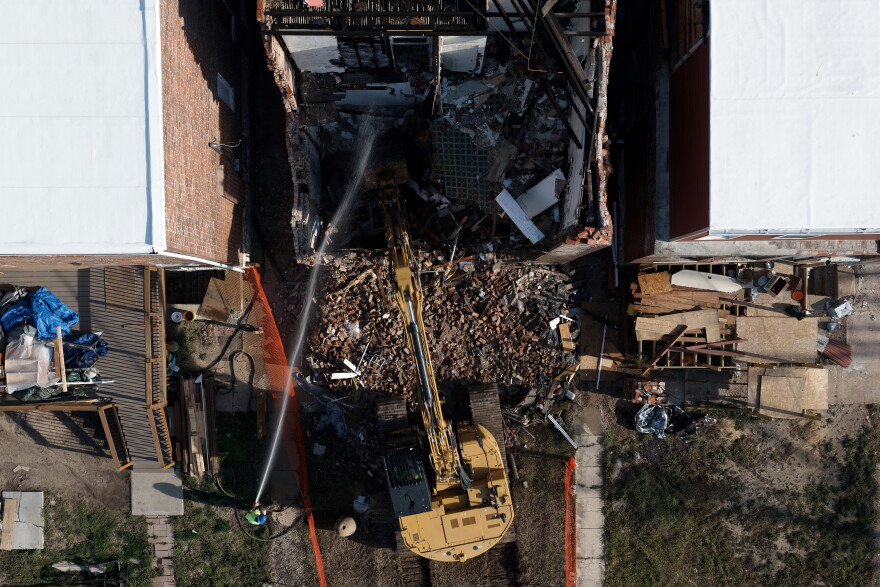 St. Louis restarts home demolitions in the tornado zone | STLPR