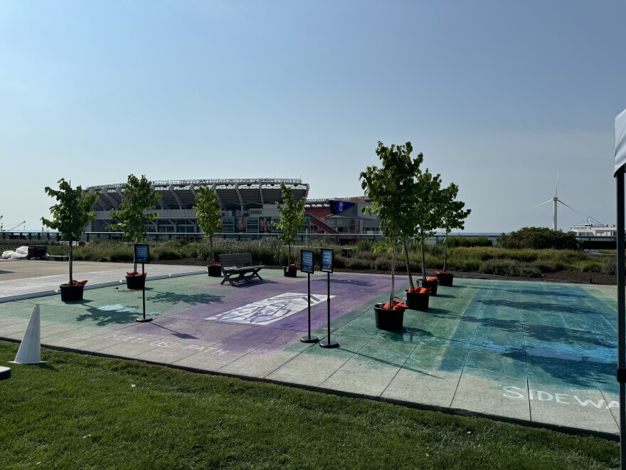 A model of a portion of a reimagined Shoreway includes multimodal options like sidewalks and a bike lane.