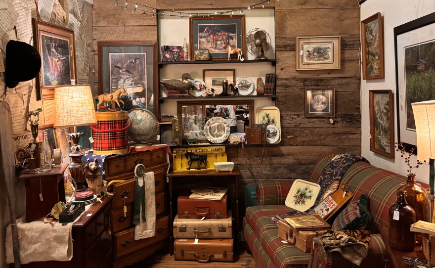 Fairly Groovy Fab Home Decor in Fair Grove, Mo.