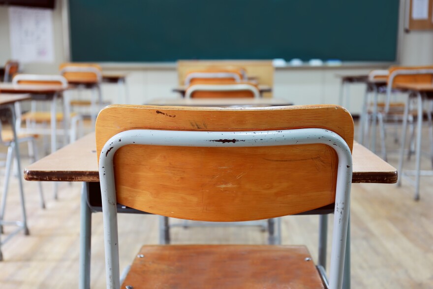 A photo of a empty classroom.