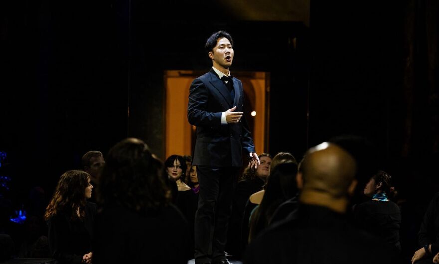Tenor Seokho Park singing with audience 