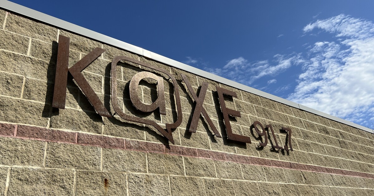 With contracts unsettled for nearly a year, Brainerd educators rally - KAXE