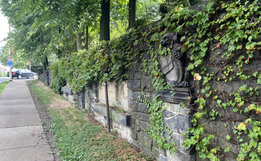 squirrel hill folly wall architecture ivy street neighborhood pittsburgh design history relief art public (6).jpeg