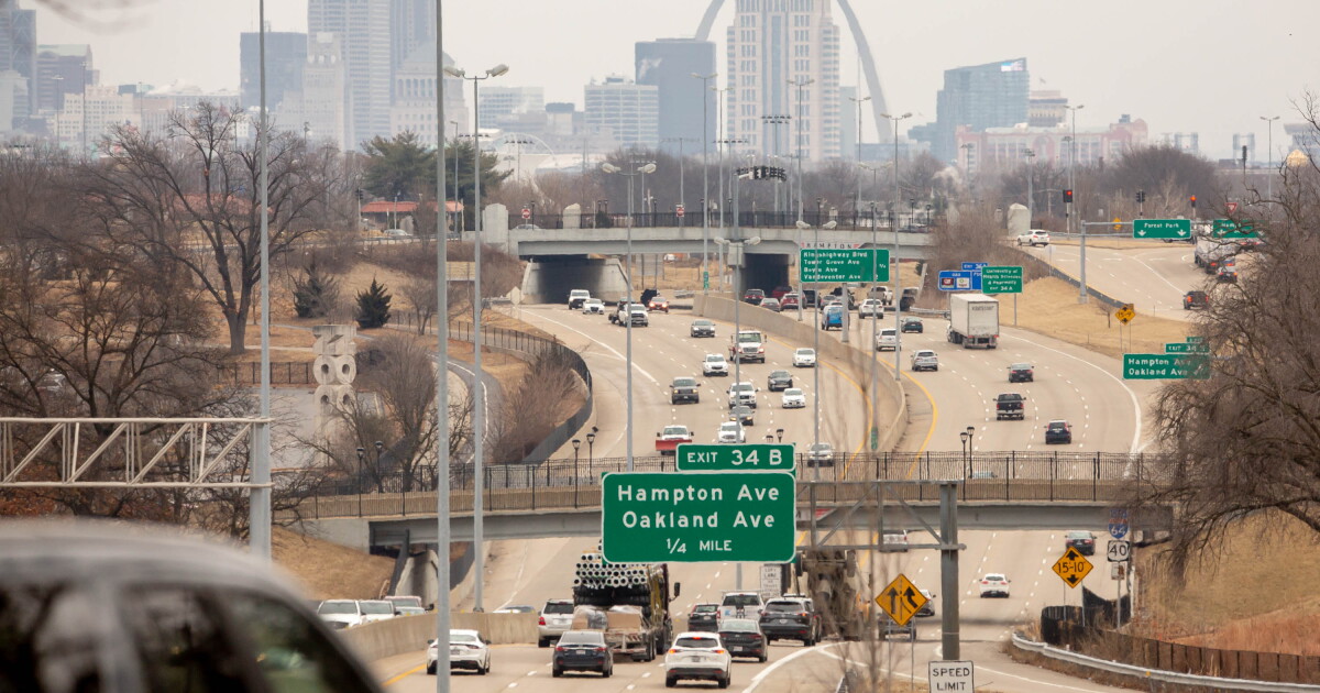 Judge approves pay raise plan for Missouri Department of Transportation workers | KCUR