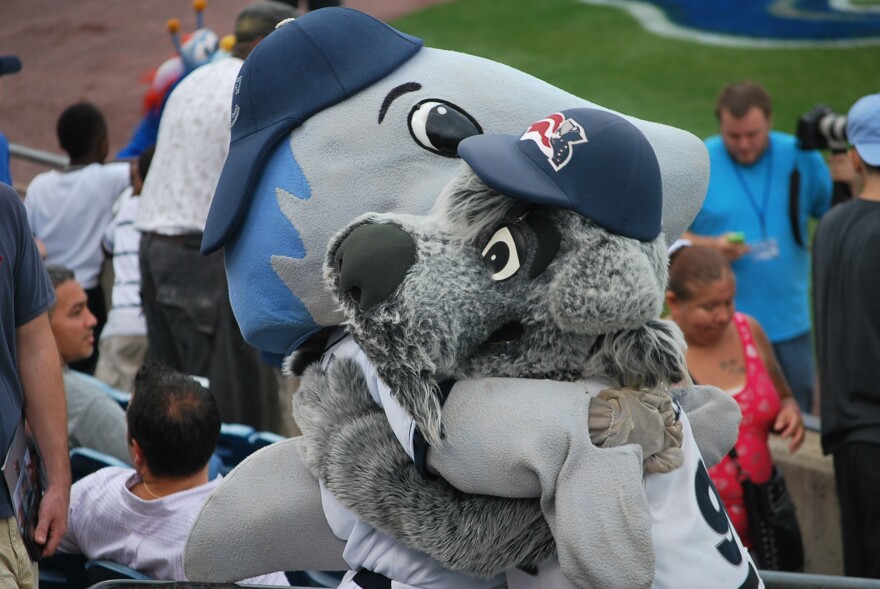 mascots_hug_0.jpg