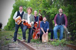 EillenIversBandPhoto.a76ef047d8d24c03823acdf41c4ee7c8.jpg