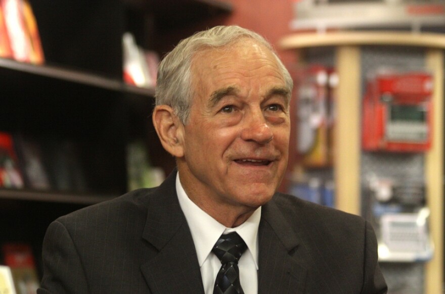 Texas Congressman Ron Paul's continues to run in a virtual tie with Mitt Romney, according to a Des Moines Register poll released Saturday night.