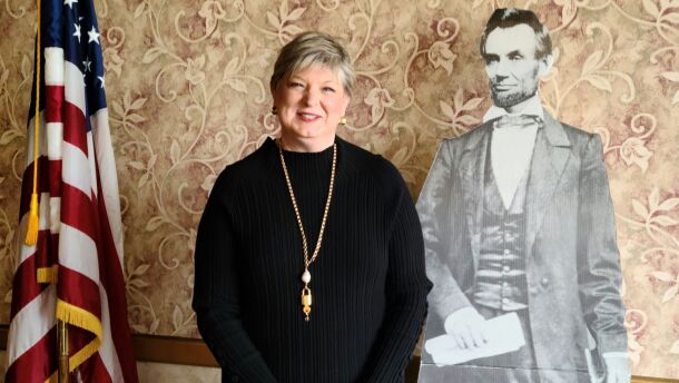 Anne Hathaway would like to see politicians on both sides of the aisle strive to work together more. “We’re throwing insults more than we’re sitting down and having discussions on how to solve real problems,” she said.