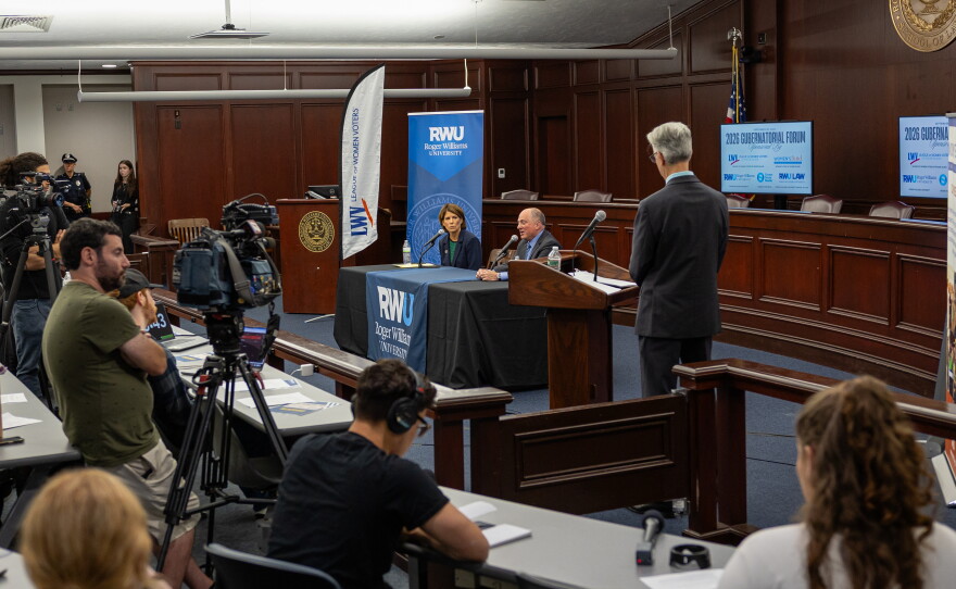 OSM political reporter Ian Donnis moderated the Sept. 30 gubernatorial forum. Credit: Rose Wheeler/Ocean State Media