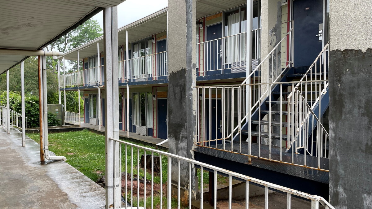 Charlotte hopes tearing down an old motel will cut crime. The answer might not be so simple - Vimarsana News