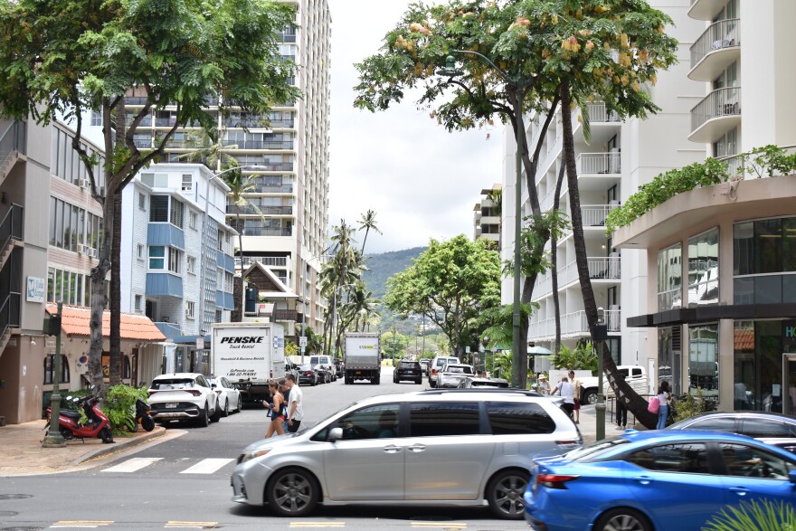 Cars drive through Waikīkī