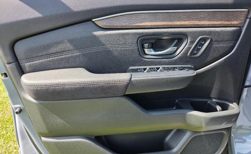 2026 Honda Pilot AWD Elite door panel