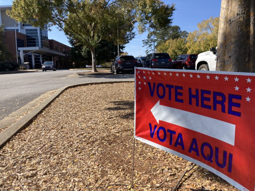 A Vote Here sign outside in the parking lot pointing to the entrance of the Athens Regional Library on Baxter Street