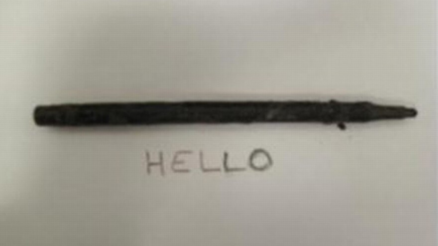 A pen removed from a woman's stomach after 25 years still works.