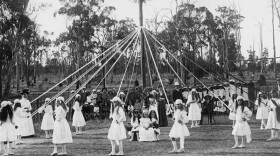 Children's group maypole dancing in Queensland, Australia, 1900-1910.