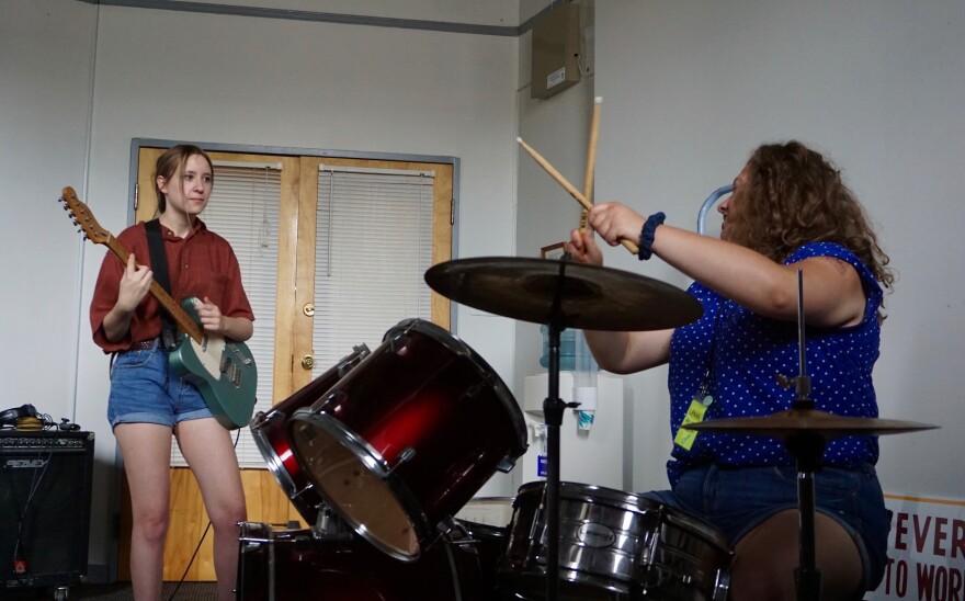rockin_girls2.jpg