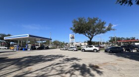 cars waiting in long lines at a 7-11 to get gas