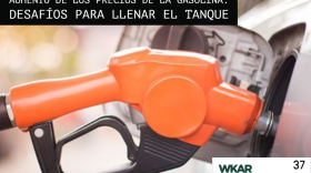 En la imagen se puede observar un carro llenando su tanque de gasolina. En el lado superior derecho de la imagen se encuentra escrito las siguientes palabras en blanco sobre un rectangulo de color negro: 'Aumento de los precios de la gasolina: desafios para llenar el tanque'. En la parte inferior derecha se puede observar un cuadrado pequeño  blanco en el cual está escrito 'WKAR' con el logo de  ¿Qué onda Michigan?. En el lado izquiero superior del cuadrado pequeño está escrito el número 37 significando que este es el episodio 37 del podcast. 