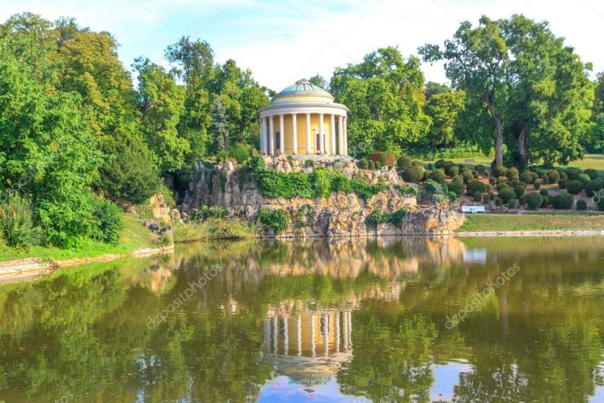 depositphotos_37991601-stock-photo-park-of-esterhazy-palace-leopoldina.jpg