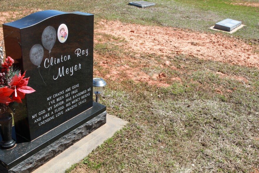 Clinton's Grave.jpg