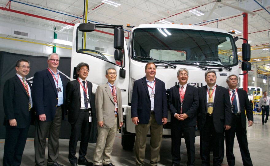 Isuzu and Spartan Motors executives in front of an Isuzu FTR medium-duty series truck.