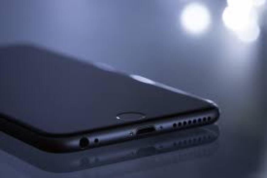 iphone_PxHere.jpg