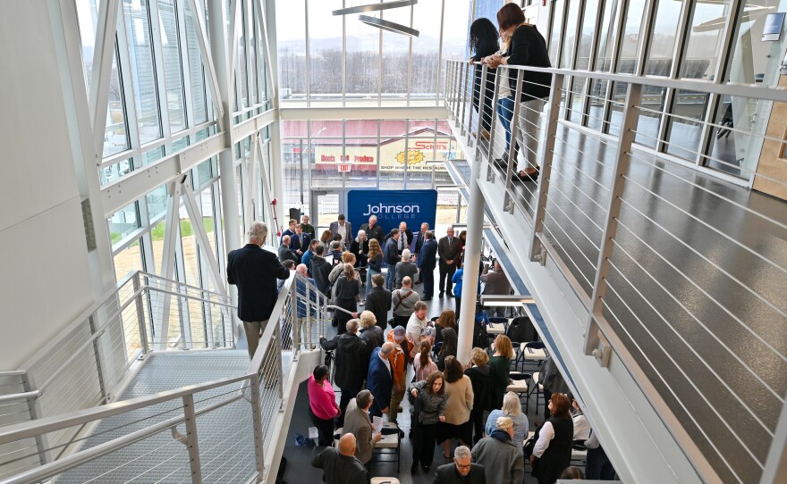 Ideal Saldi Hall has open, modern architecture.