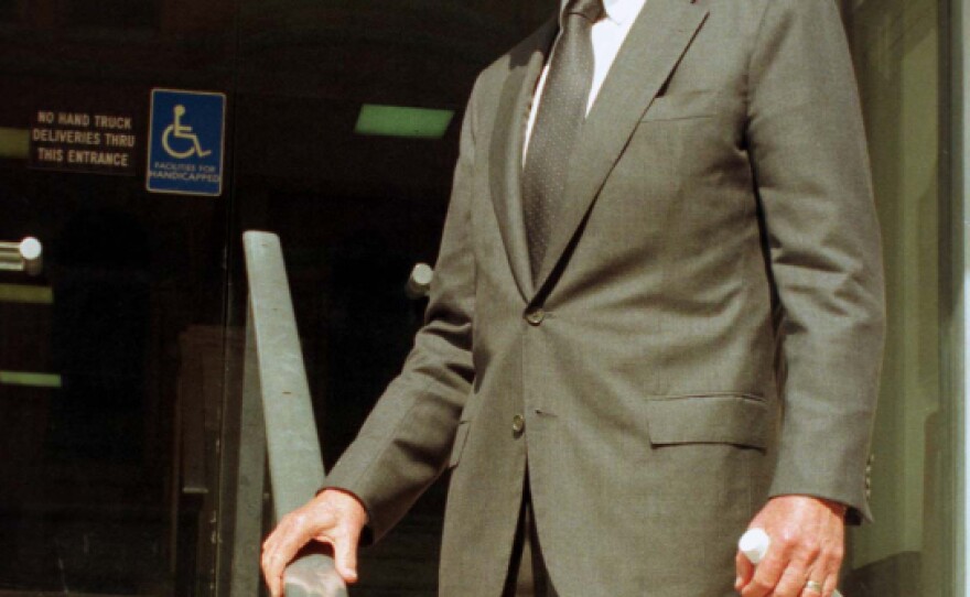 Texas businessman Harold Simmons stands outside a Dallas courthouse in this 1997 photo.