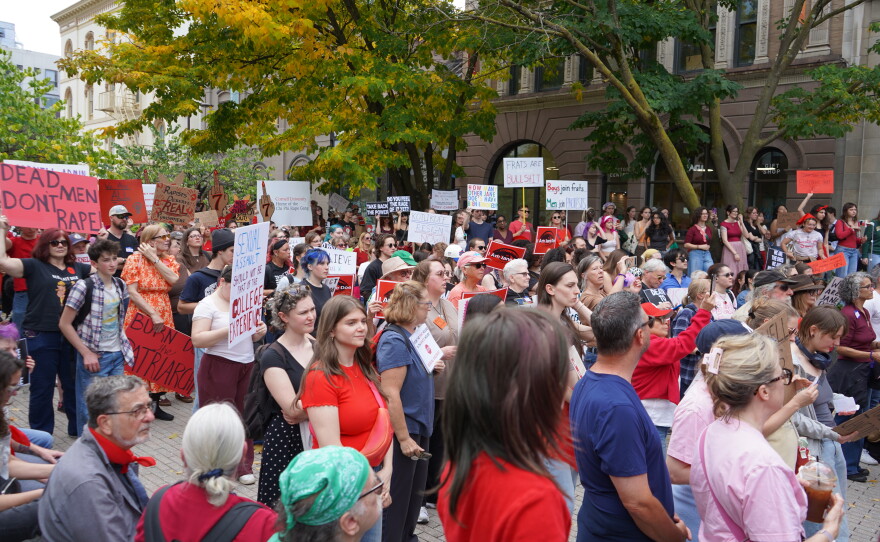 Protesters gathered in downtown Ithaca Tuesday, expressing outrage over Cornell University’s handling of an alleged sexual assault in 2024 and urging faculty to issue a vote of no confidence in the university administration.