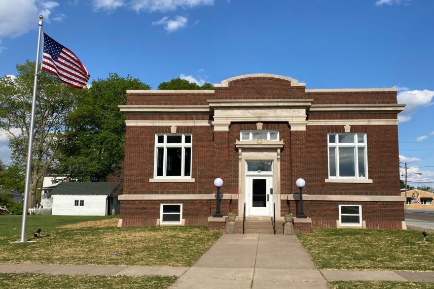 Exterior of the former Mercer County Carnegie Library in Aledo, IL