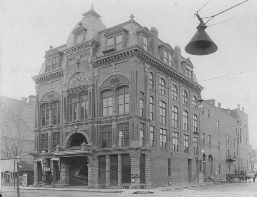 Peavey-Grand-Opera-House.jpg