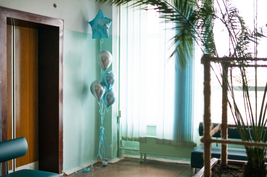 Balloons in a wing of classrooms at Kherson State University.