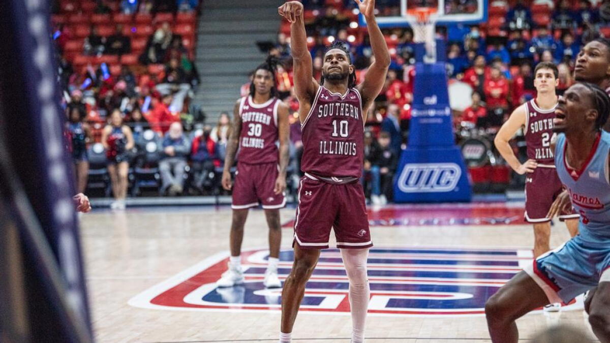 SIU Escapes Chicago with a 74-71 Win Against UIC - Vimarsana News
