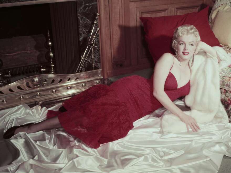 marilyn monroe in red dress Glamorous sexy celebrity actress marilyn monroe movie star legend Red Dress Marilyn Monroe style