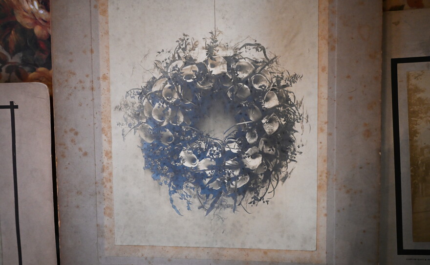 Black and white image of a wreath made from calla lilies 