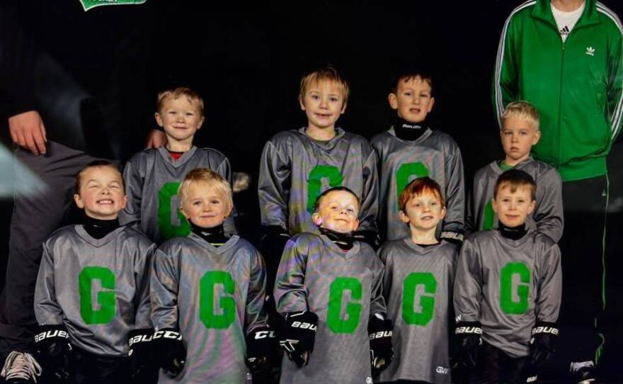 The Greenway Mini Mites hockey team, with which 5-year-old Ashkan Thibodeaux played.