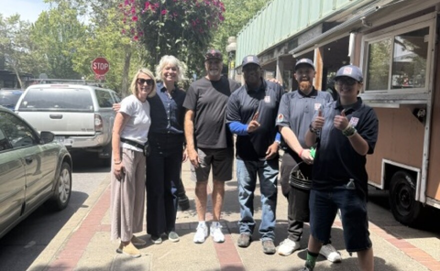 Volunteers with Eugene Mayor Kaarin Knudson and Councilor Randy Groves (second and third from left)