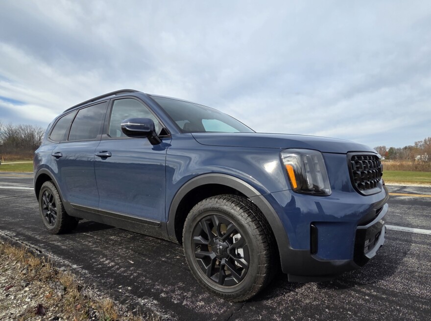2025 Kia Telluride SX-Prestige X-Pro AWD right front