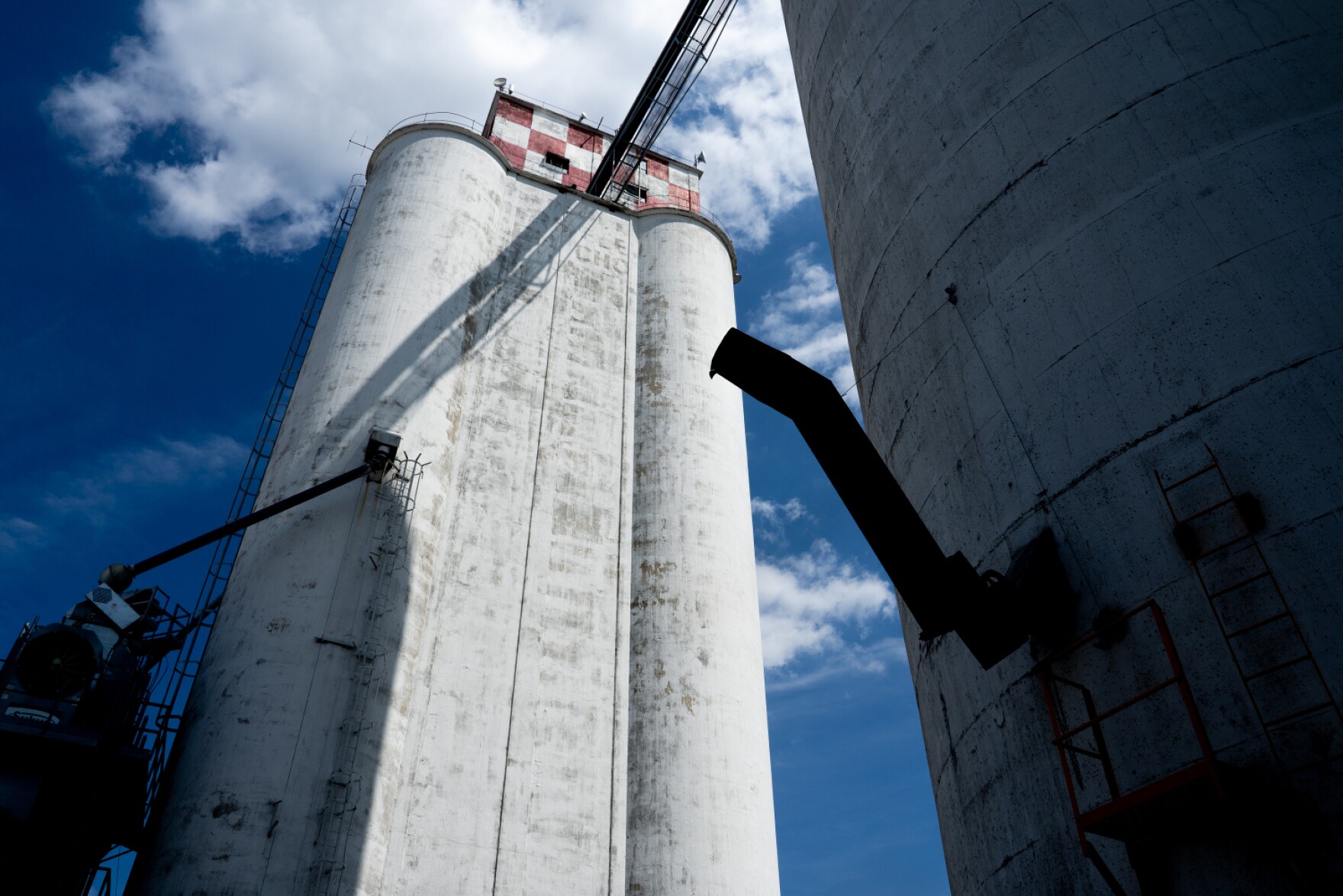 Storing grain at elevators and coops is at record highs KCUR