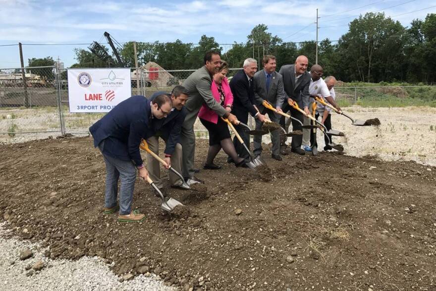 Fort Wayne public officials broke ground on the largest infrastructure project in the cityâ€™s history in an effort to improve water quality and reduce the amount of sewage that flows into rivers. The cityâ€™s combined sewer system can cause sewage to overflow into rivers when it rains. A new five mile, $188 million tunnel will reduce those overflows by 90 percent. Mayor Tom Henry says while public officials donâ€™t often campaign on utility projects, providing â€œgood, safe, clean water to our