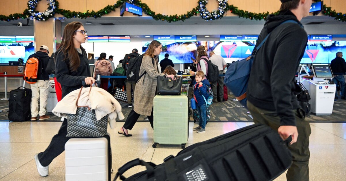 Officials advise planning ahead as Thanksgiving travel rush begins