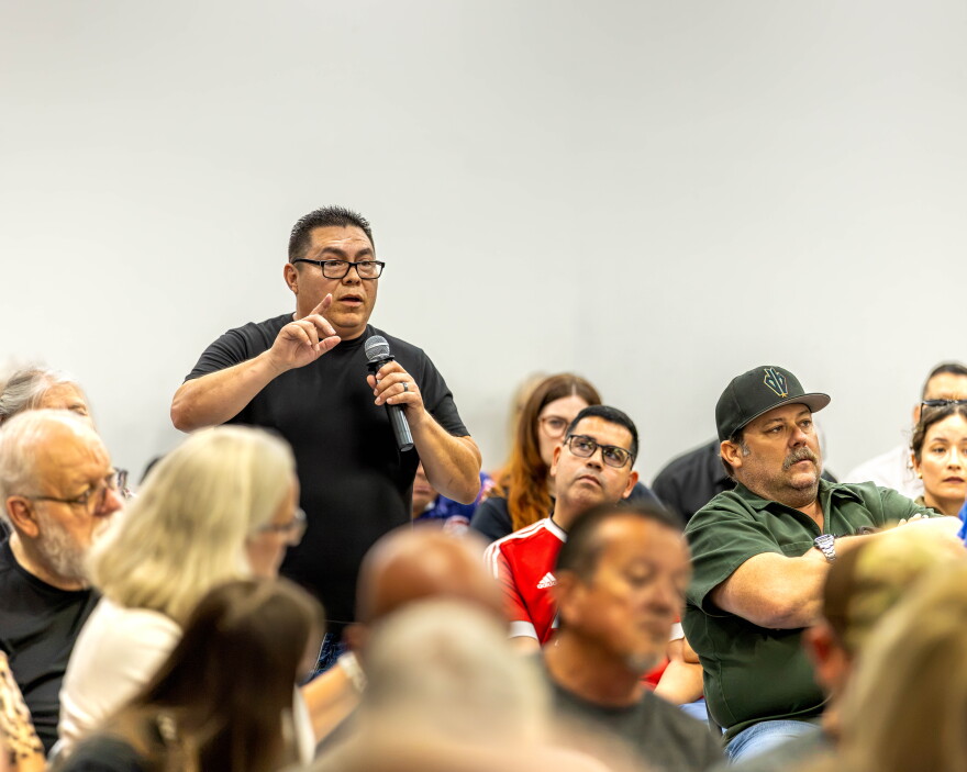 Rodolfo de Anda expressing his opinion at Yuma Civic Center biosolids town hall.